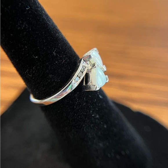 Bypass Oval 10K White Gold Ring with Accent Diamonds, size 4.5 - Picture 2 of 14